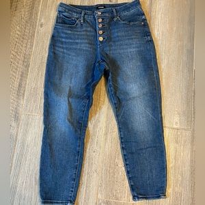 Highwaisted blue jeans